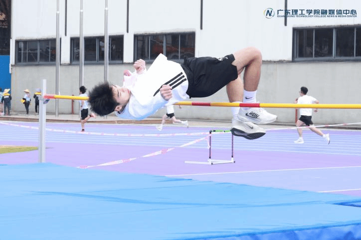 赛场内外皆风采，青春聚力绽芳华——信院员工运动会风采